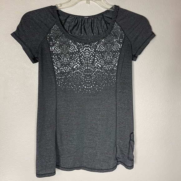 Lululemon Run Wild Short Sleeve Tech Top 4 Gray Ruffle Workout Athletic Gym - Picture 2 of 10
